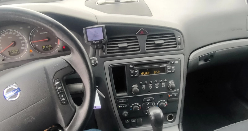 Volvo V70 cena 12999 przebieg: 249000, rok produkcji 2005 z Wieruszów małe 667